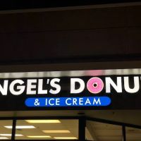 Angel's Donuts & Ice Cream Van Mall ico
