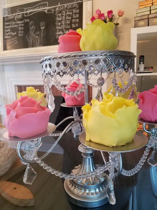 Chandelier Bakery Picture 8