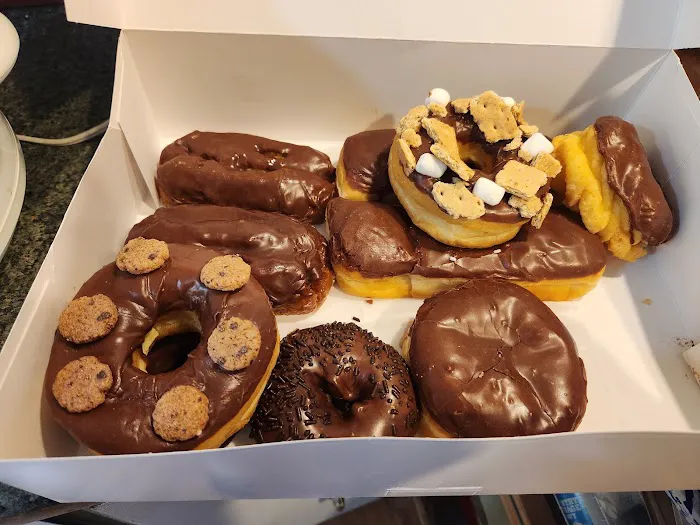 Angel’s Donuts & Ice Cream Picture 3