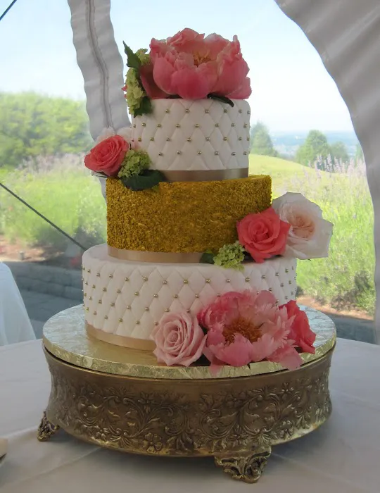 Cakes By Creme de la Creme Picture 4