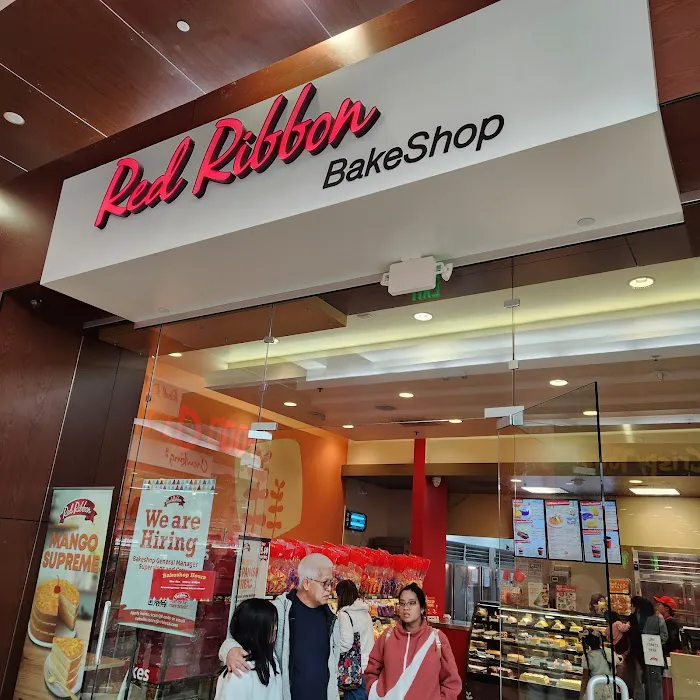 Red Ribbon Bakeshop Picture 4