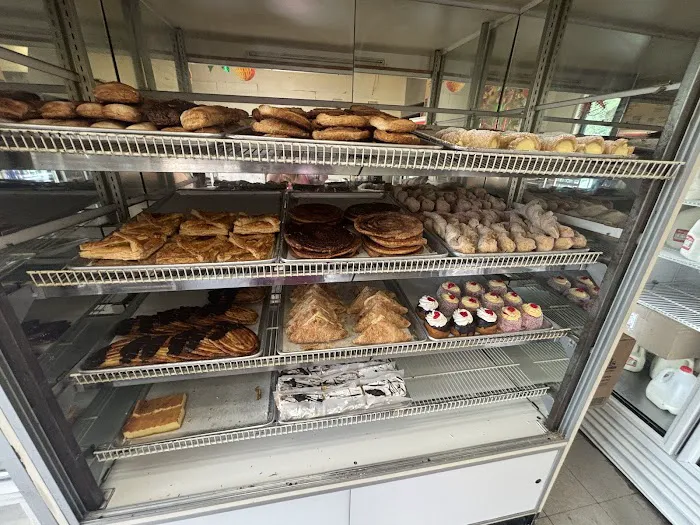 Pasteleria Y Panaderia La Ideal Picture 3