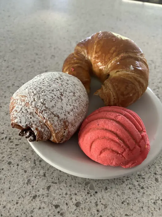 Pasteleria Y Panaderia La Ideal Picture 6