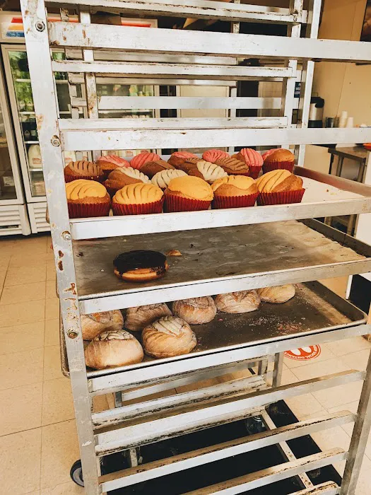 Pasteleria Y Panaderia La Ideal Picture 1