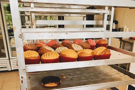 Pasteleria Y Panaderia La Ideal