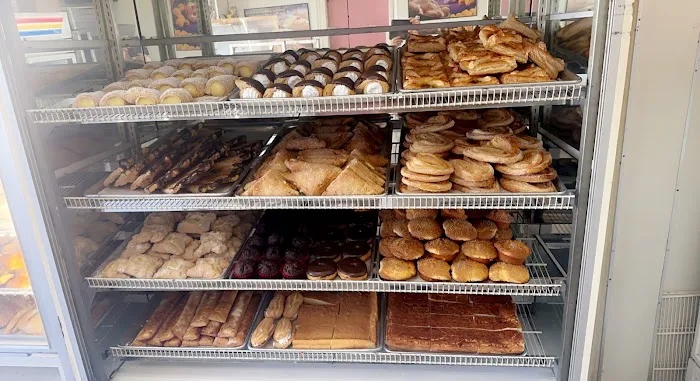 Pasteleria Y Panaderia La Ideal Picture 9
