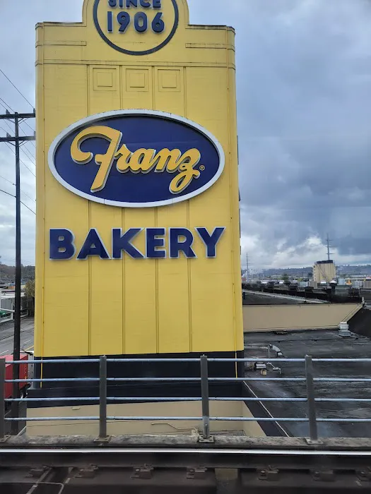 Franz Outlet Store Picture 4