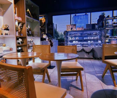 HoneyMe Bakery & Tea