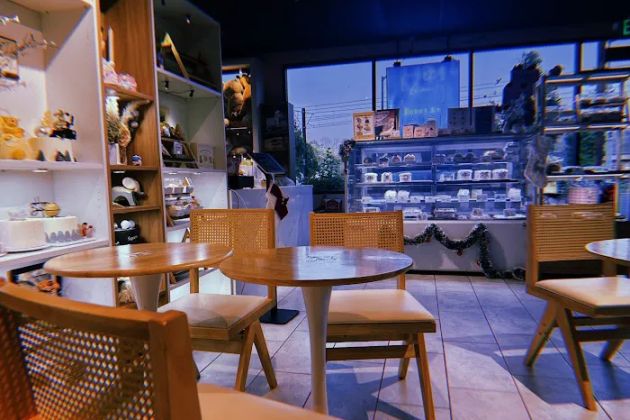 HoneyMe Bakery & Tea
