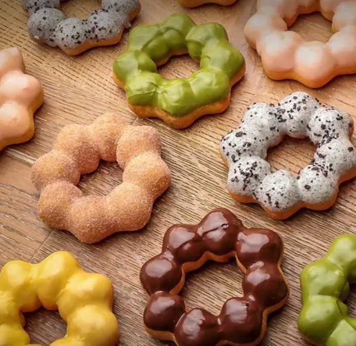 Dona Queen Donuts & Deli Picture 4