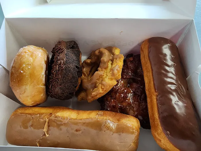 Dona Queen Donuts & Deli Picture 2