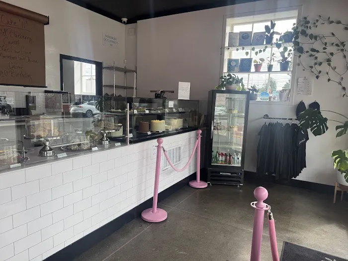 The Cat and Rabbitt Cake Shop Picture 3