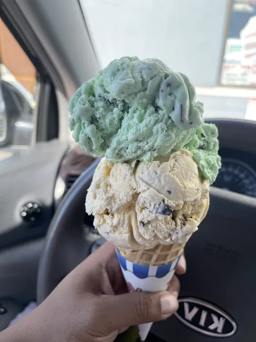 Helen's Donuts & Ice Cream Picture 10