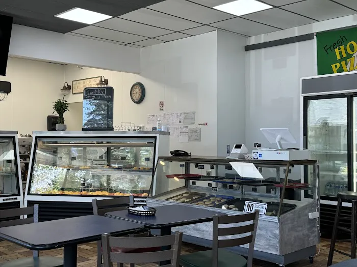 Hangout Bakery & Deli & Pizza Picture 3