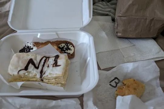 Hangout Bakery & Deli & Pizza