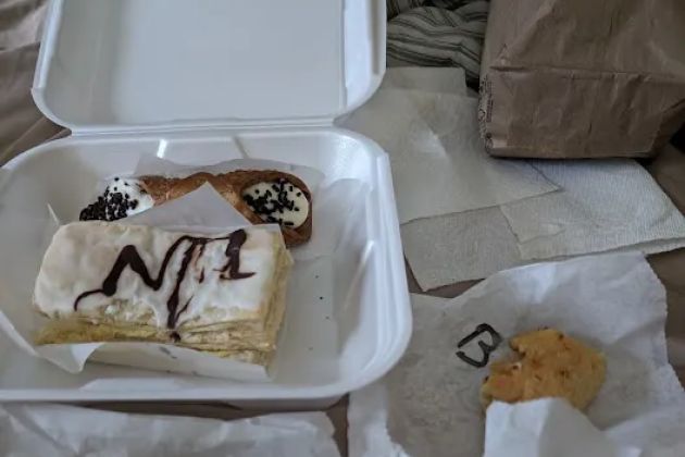 Hangout Bakery & Deli & Pizza