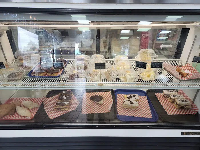 Hangout Bakery & Deli & Pizza Picture 4