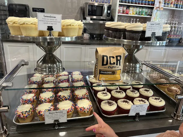 Wanna Cupcake? Bakery Cafe Picture 5