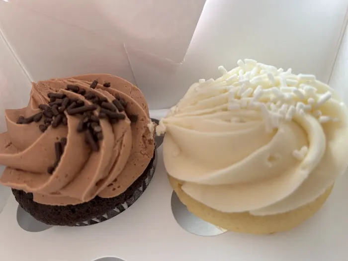 Wanna Cupcake? Bakery Cafe Picture 6
