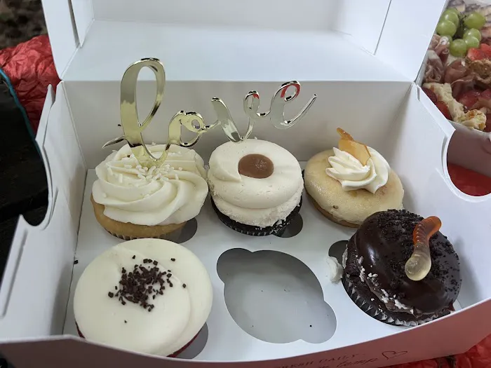 Wanna Cupcake? Bakery Cafe Picture 3