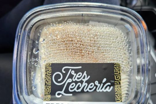 Tres Lecheria