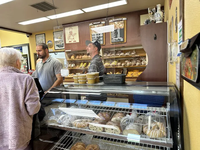 Hess Bakery & Deli Picture 2