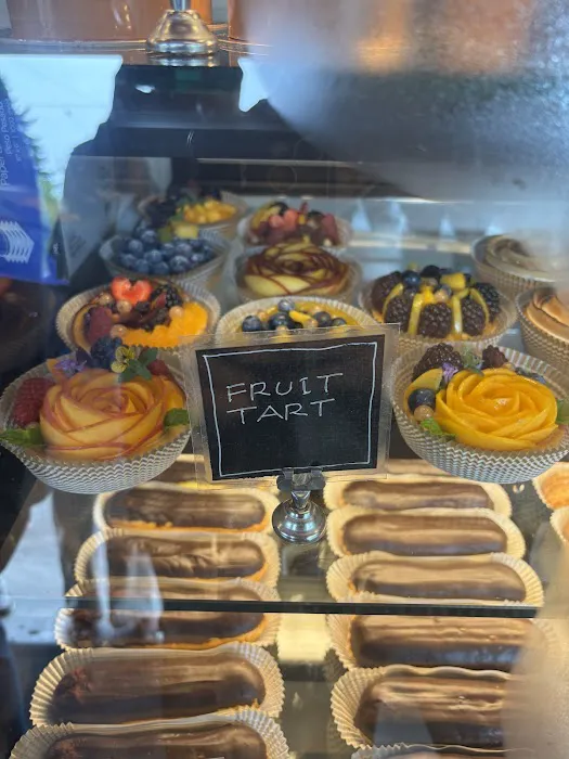 Rosellini’s Fine Cakes & Baked Goods Picture 5