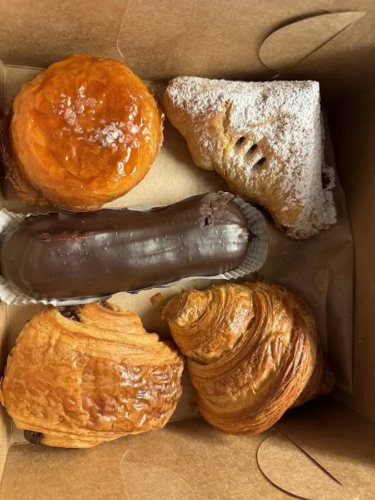 Rosellini’s Fine Cakes & Baked Goods Picture 8