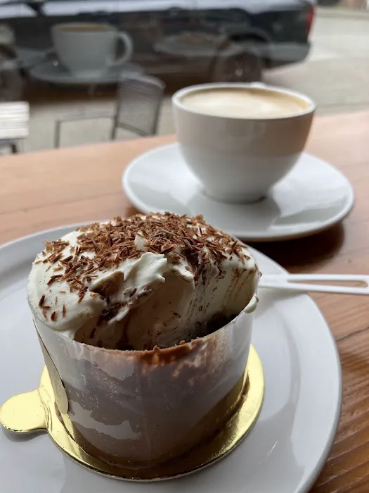 Rosellini’s Fine Cakes & Baked Goods Picture 7