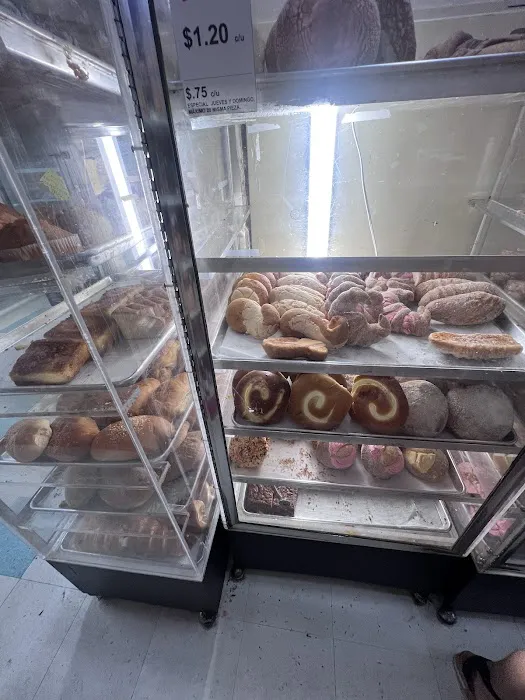 Panaderia y Carniceria los Portales Picture 3