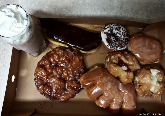 Tyler's Donut House Picture 7