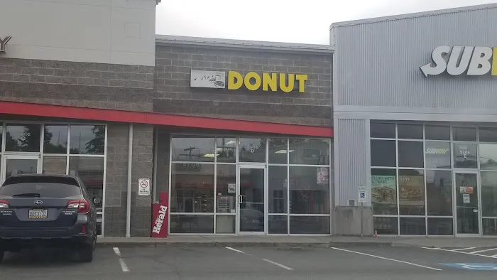 Henry's Donuts Picture 6