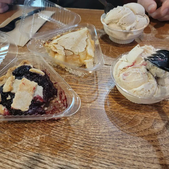 Homemade Ice Cream & Pie Kitchen Picture 9