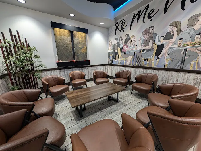Banh Mi & Pho Lounge Picture 5