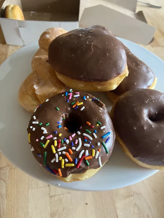 Golden Gate Donuts Picture 3