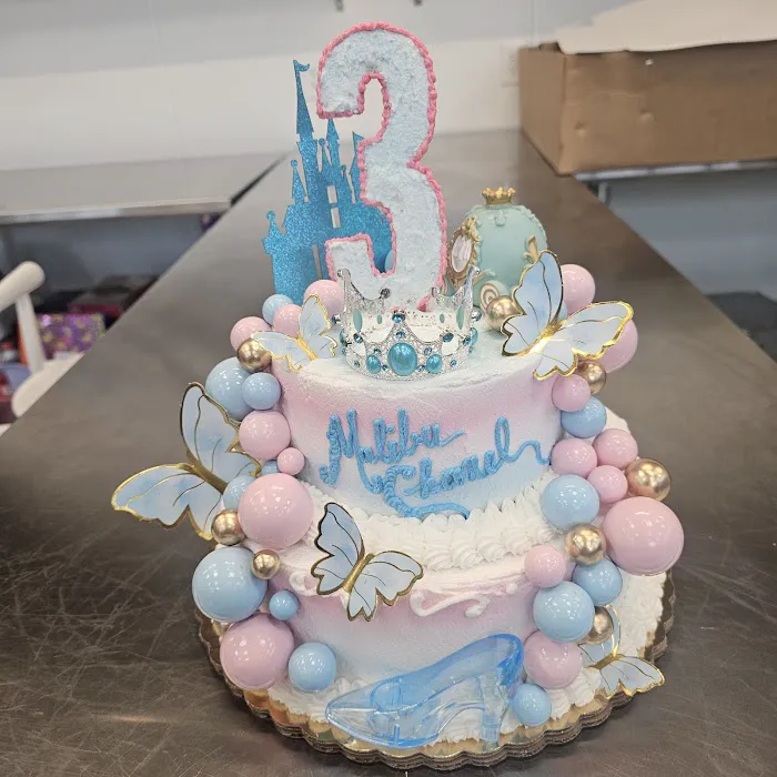 Heitzman Bakery - Custom Cakes Picture 3