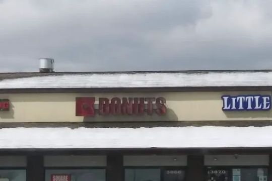 Square Donuts - 3rd St.