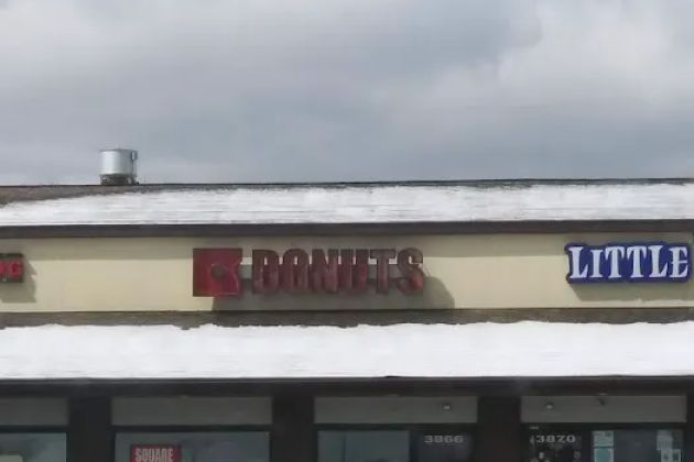 Square Donuts - 3rd St.