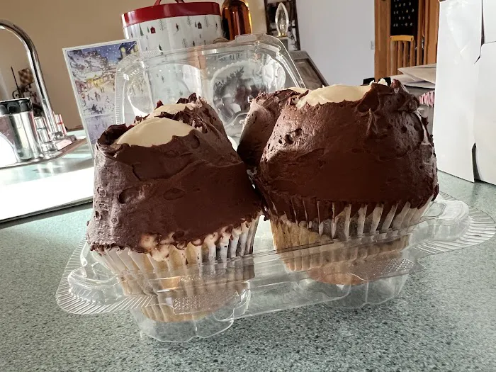 Vivi’s Cakes and Candy Picture 8