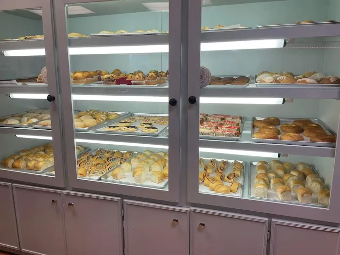Panaderia y pastelería La Fe Picture 7