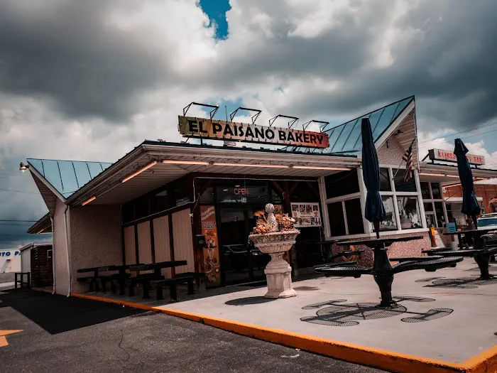 El Paisano Bakery Picture 6