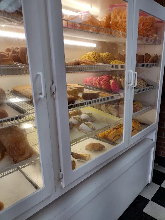 El Paisano Bakery Picture 4