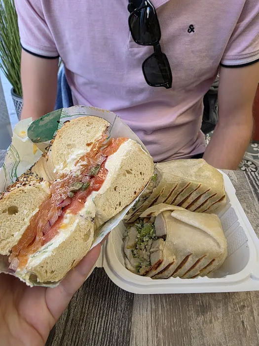 Broad Nosh Bagels Deli & Catering 49th Street Picture 4