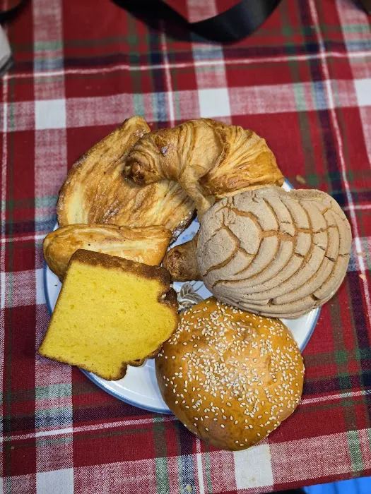 Los Reyes Bakery Panaderia Picture 5
