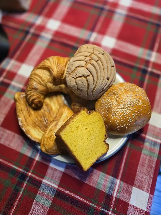 Los Reyes Bakery Panaderia Picture 4