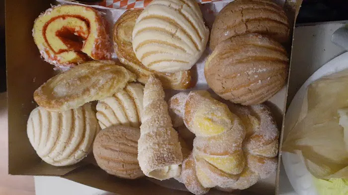 Los Reyes Bakery Panaderia Picture 8