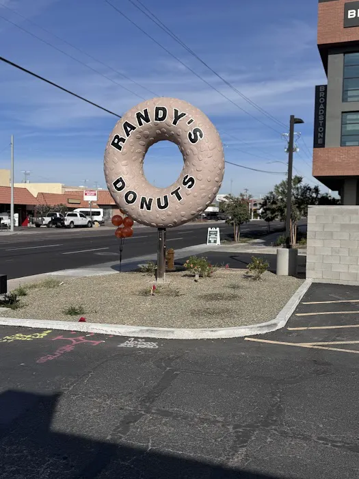 Randy’s Donuts Picture 7