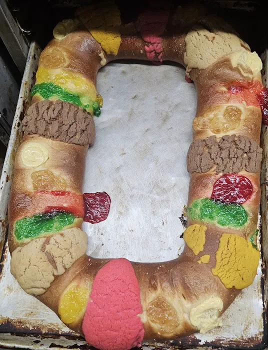 La Reyna Bakery Picture 3