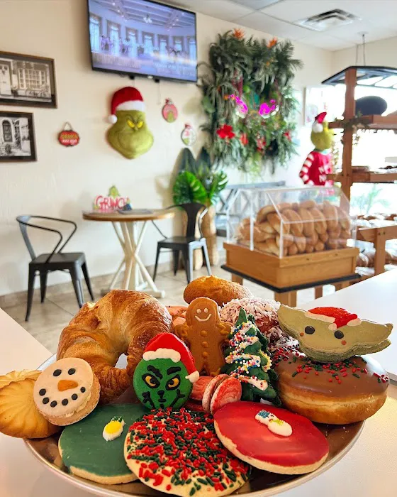 Champis Bakery/Panaderia Picture 3