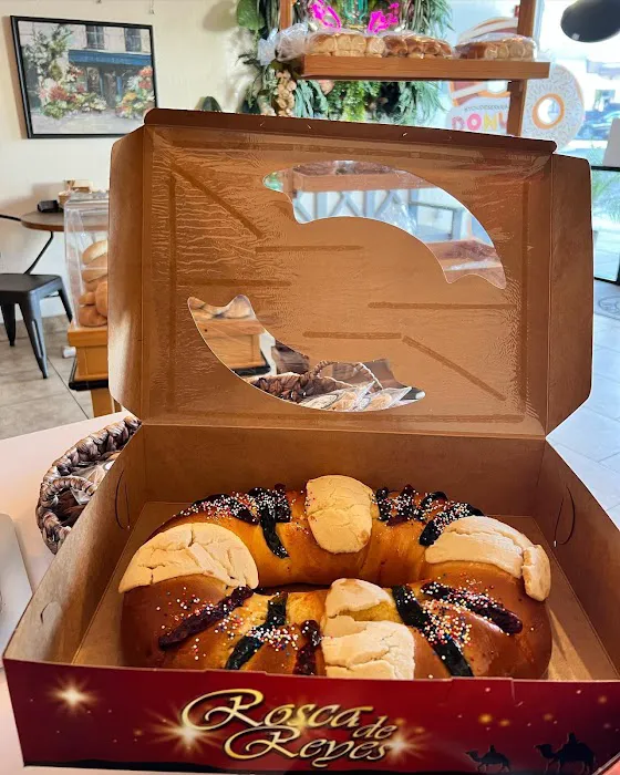 Champis Bakery/Panaderia Picture 4